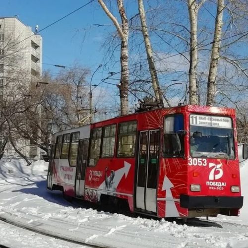Водителю трамвая обожгло руки и лицо от удара током в Новосибирске