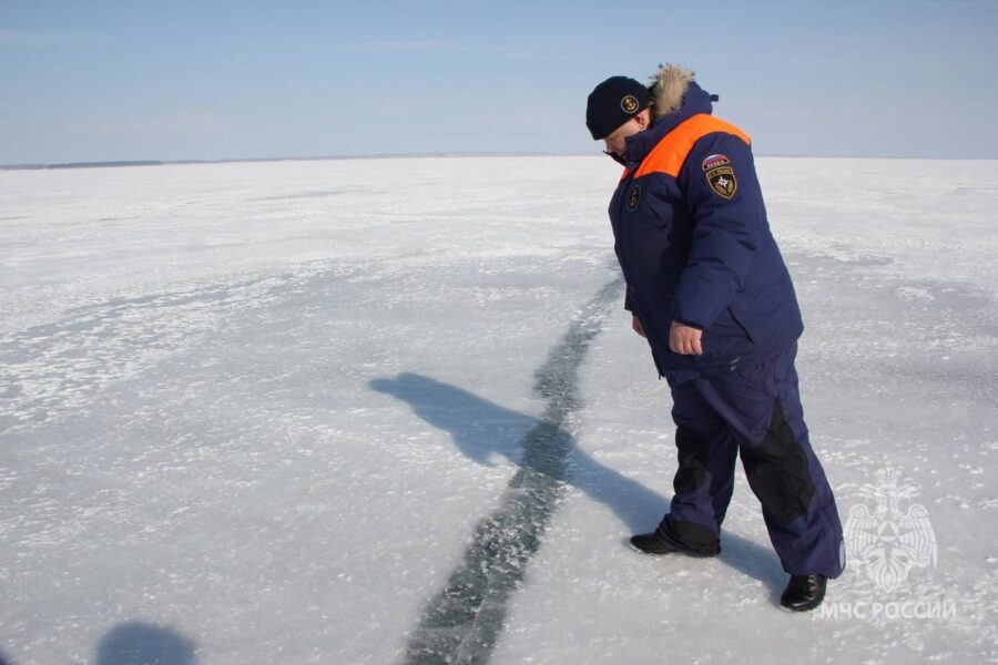 Четыре машины за неделю провалились под лед в Новосибирской области