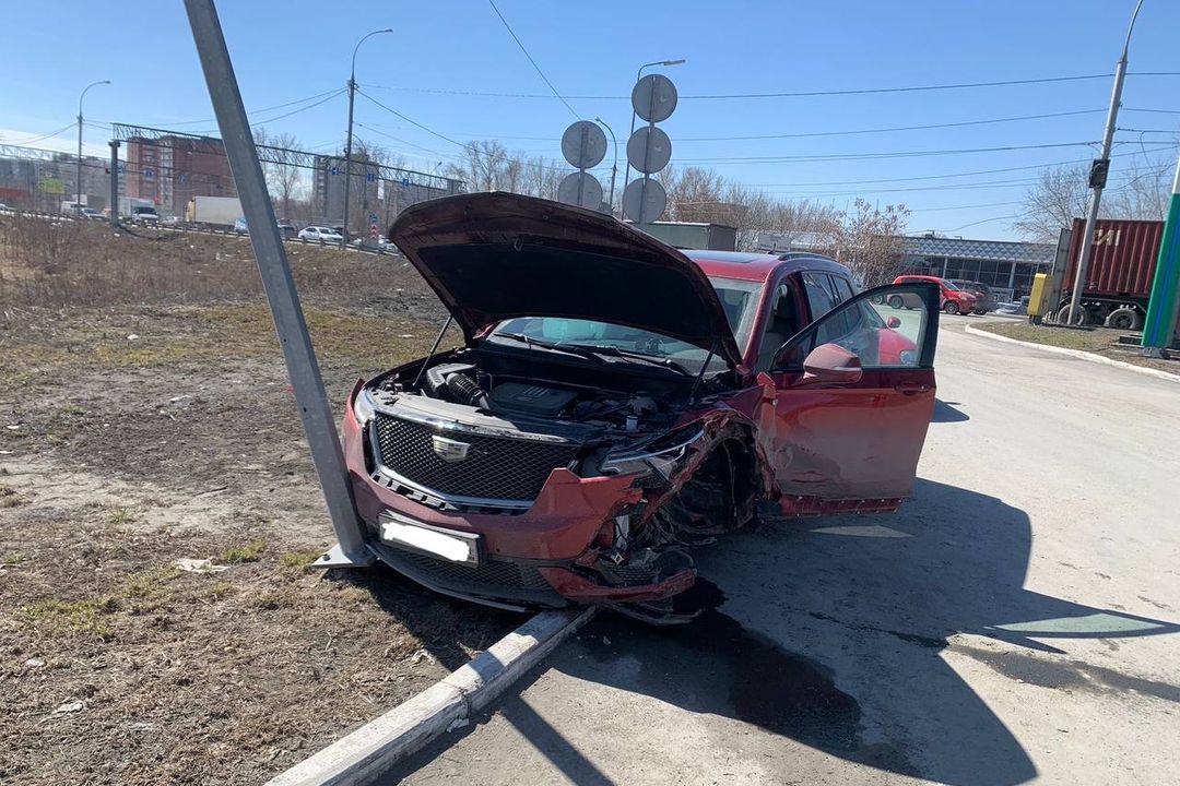 Три человека пострадали в массовом ДТП на Советском шоссе в Новосибирске