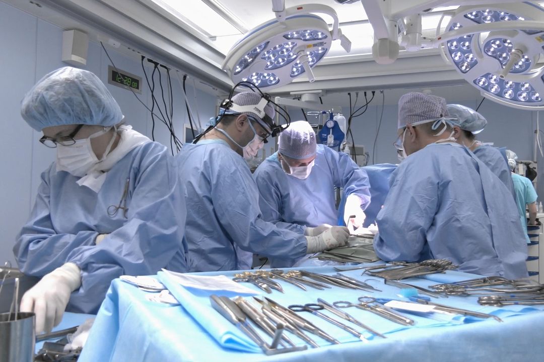 Врачи спасли девушку с деформацией грудины и пороком сердца в Новосибирске