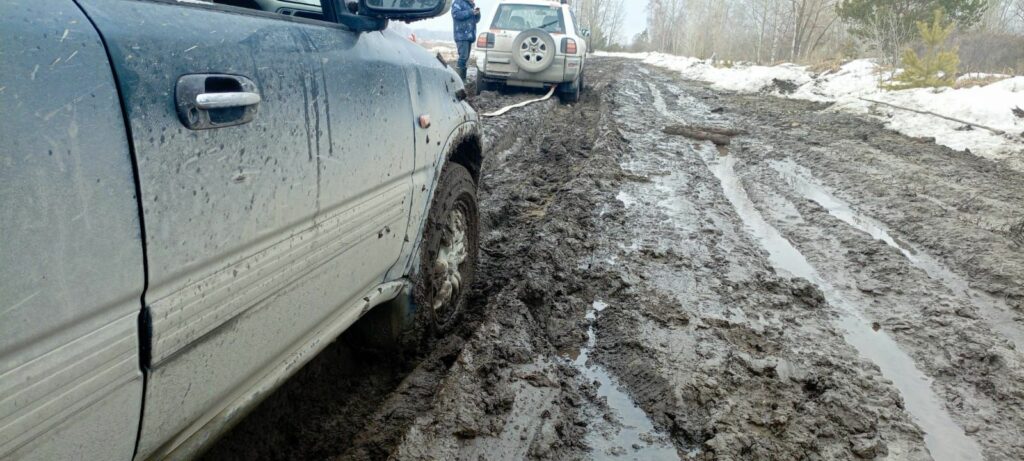 Плохая дорога отрезала садовое общество в Новосибирской области от внешнего мира 