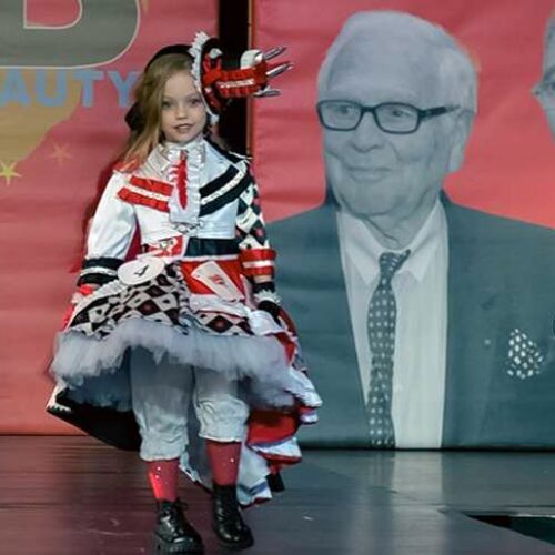 5-летняя Василиса Шевчук из Новосибирска признана самой красивой малышкой в России