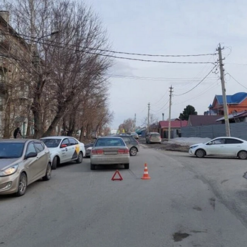 Водитель Ниссана сбил мальчика, переходившего дорогу в неположенном месте в Новосибирске