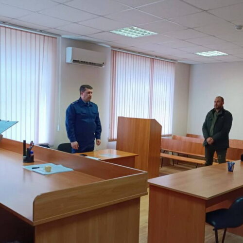 Водителя тонированного BMW отправили в спецприемник в Новосибирске