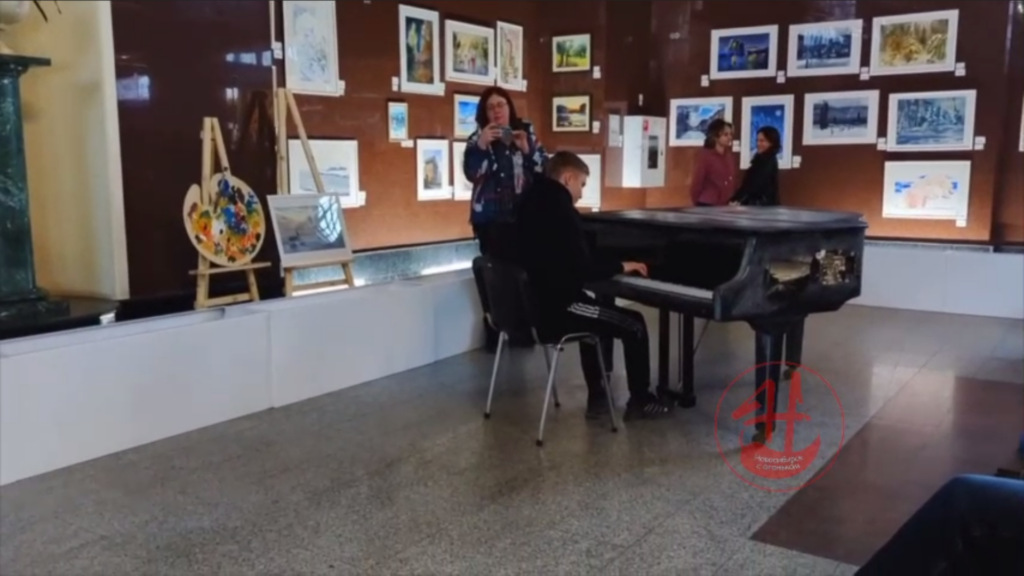 «Седую ночь» сыграли на вокзале «Новосибирск-Главный»