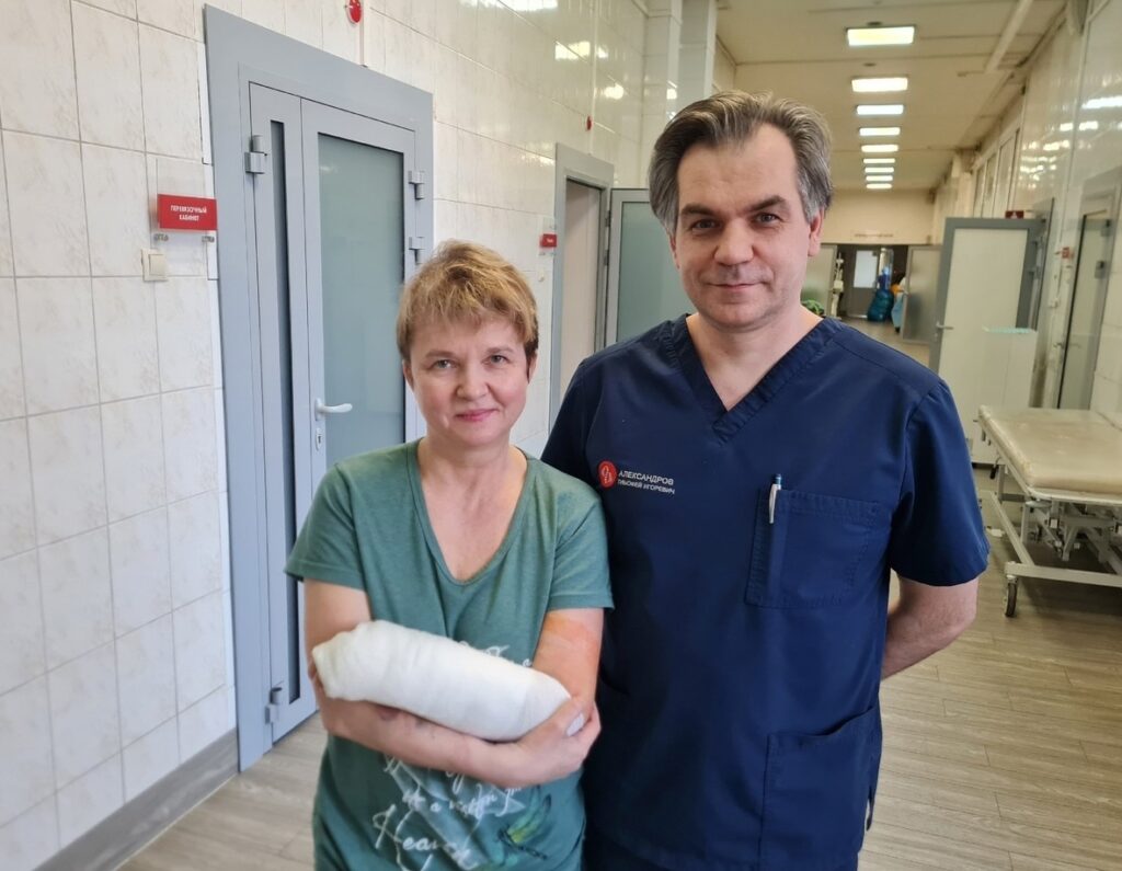 Сибирячку, пережившую нападение медведя, прооперировали врачи в Новосибирске