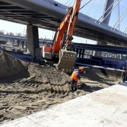 «Депутаты не видят 300 рабочих»: Группа «ВИС» сделала фотосессию работ на четвертом мосту