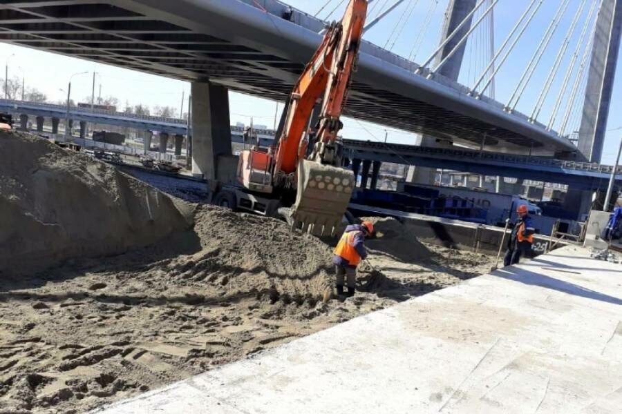 «Депутаты не видят 300 рабочих»: Группа «ВИС» сделала фотосессию работ на четвертом мосту