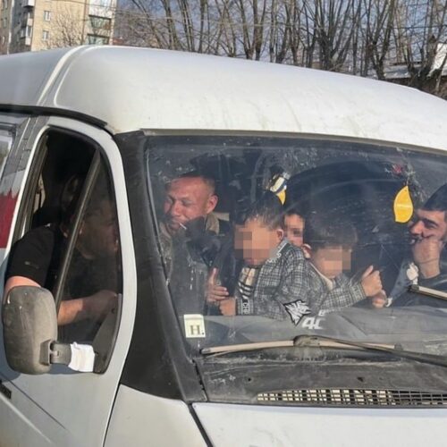 Шесть человек за рулем ГАЗели заметили на улице Новосибирска