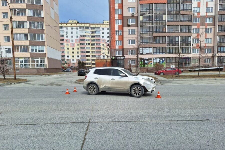 Пожилая женщина попала под колеса иномарки в Новосибирске