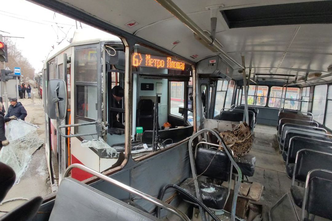 Пассажиры пострадали в ДТП с троллейбусом и трамваем в Новосибирске