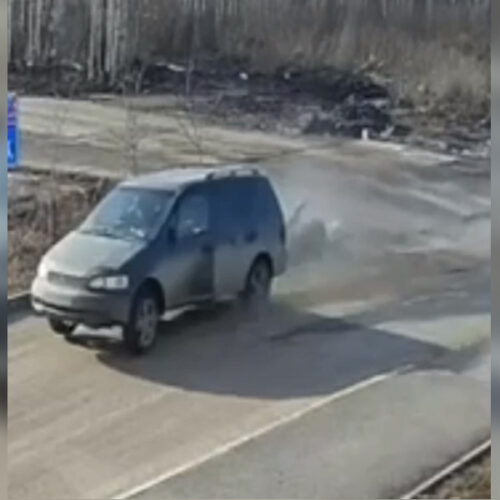 В Новосибирске две пассажирки выпали из автомобиля на ходу