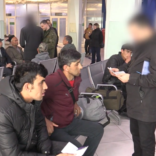 Мигрантам вручили повестки, как только они прибыли в Новосибирск