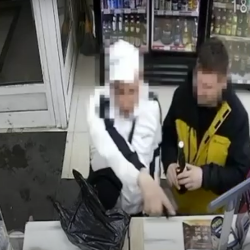 Пьяный мужчина приставил пистолет к голове покупателя в магазине Новосибирска