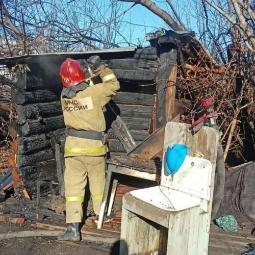 Обгоревшего человека нашли после пожара в Новосибирске
