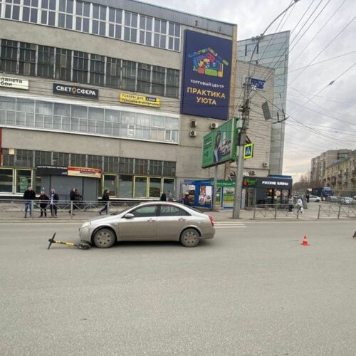 Машина сбила подростка-самокатчика на пешеходном переходе в Новосибирске