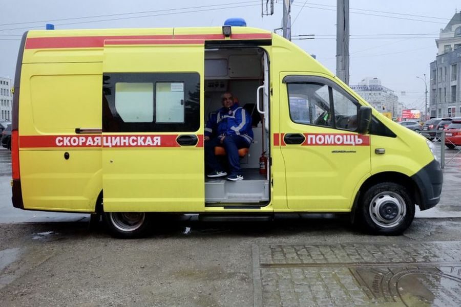 Начальника новосибирской полиции увезли на скорой из рабочего кабинета