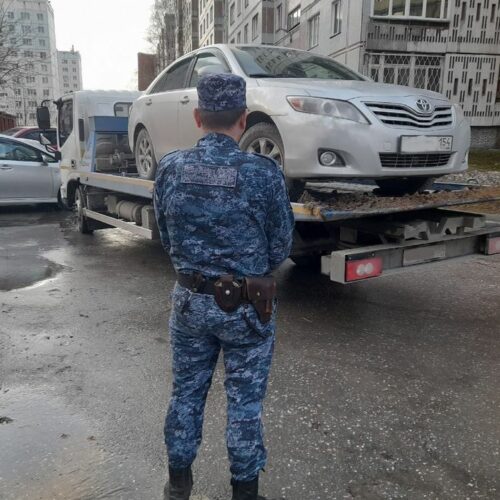 Полмиллиона за ласточку: житель Новосибирска заплатил долг, чтобы не лишиться своей Toyota Camry
