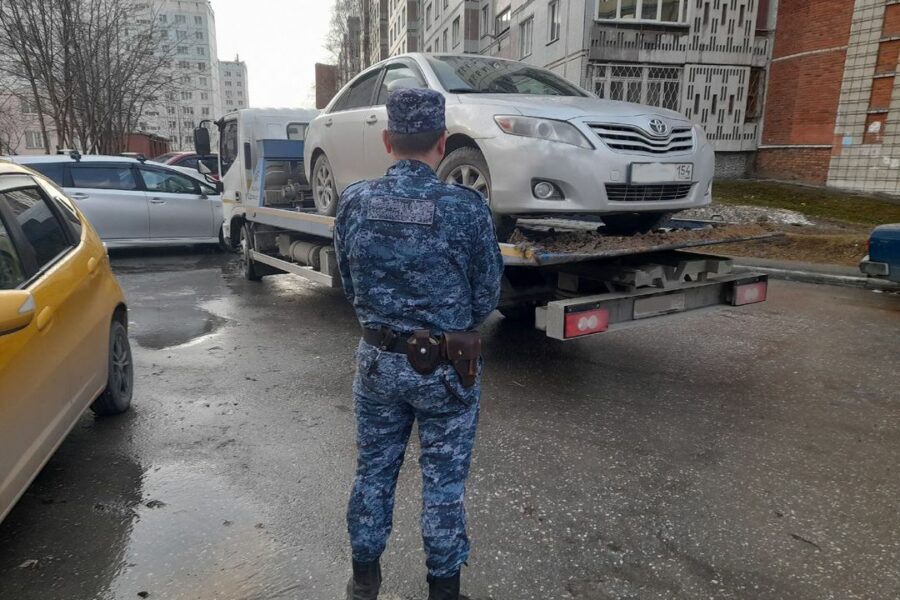 Полмиллиона за ласточку: житель Новосибирска заплатил долг, чтобы не лишиться своей Toyota Camry