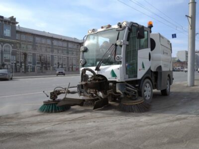 Городские дороги моют шампунем в Новосибирске