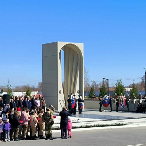 90 тонн цемента, выпущенного АО «Искитимцемент», было направлено на возведение мемориала в честь павших героев