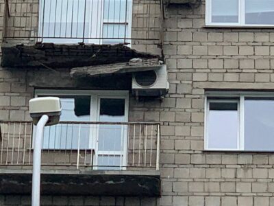 Упавший балкон в центре Новосибирска заинтересовал прокуратуру