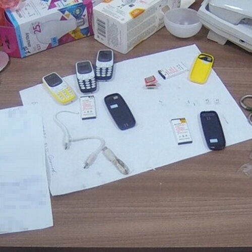 В СИЗО пытались передать телефоны, спрятанные в лампочках в Новосибирске