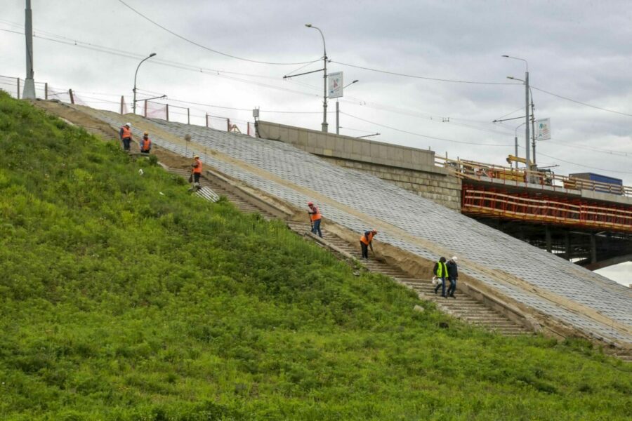 В Новосибирске ремонт Октябрьского моста выполнен почти на 50%