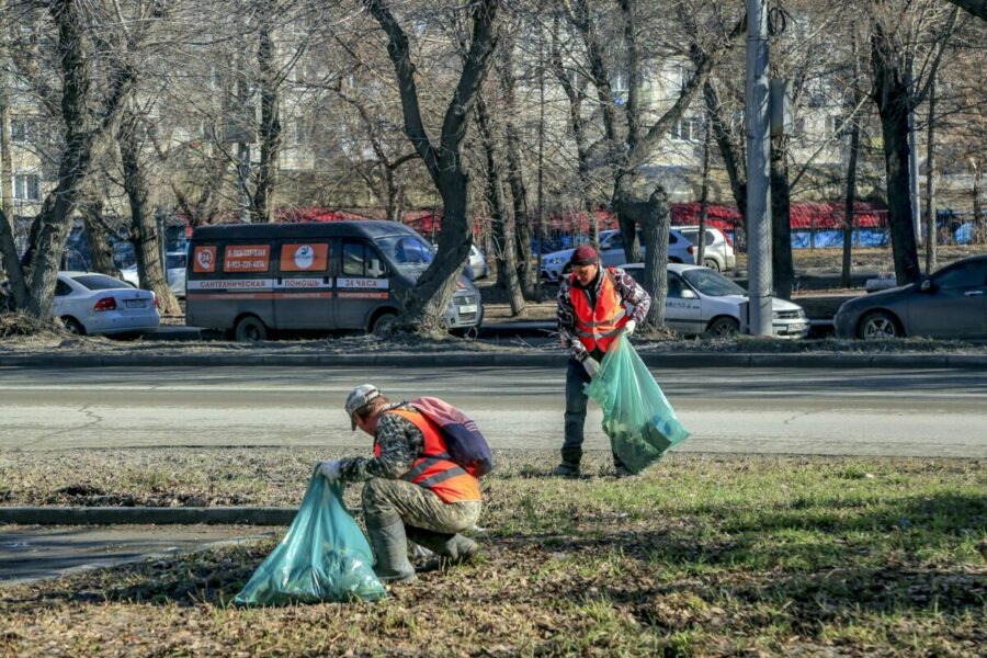 Мэр Максим Кудрявцев поручил увеличить штат рабочих бригад для уборки улично-дорожной сети в Новосибирске