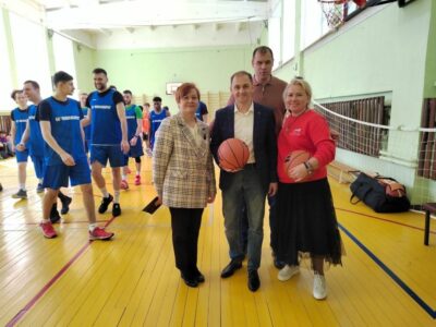 Баскетбольный клуб «Новосибирск» и «ОПОРА РОССИИ» провели мастер-класс для учеников школы и любителей баскетбола