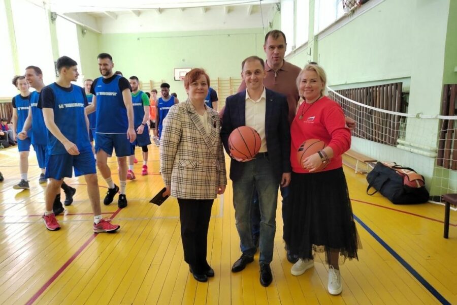 Баскетбольный клуб «Новосибирск» и «ОПОРА РОССИИ» провели мастер-класс для учеников школы и любителей баскетбола