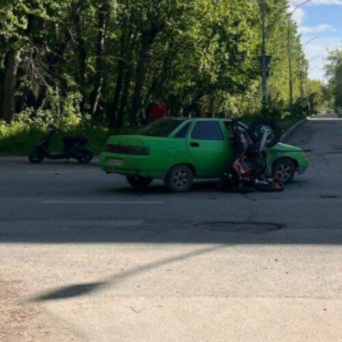 Зеленые жигули сбили 17-летнего подростка на мотоцикле в Новосибирске