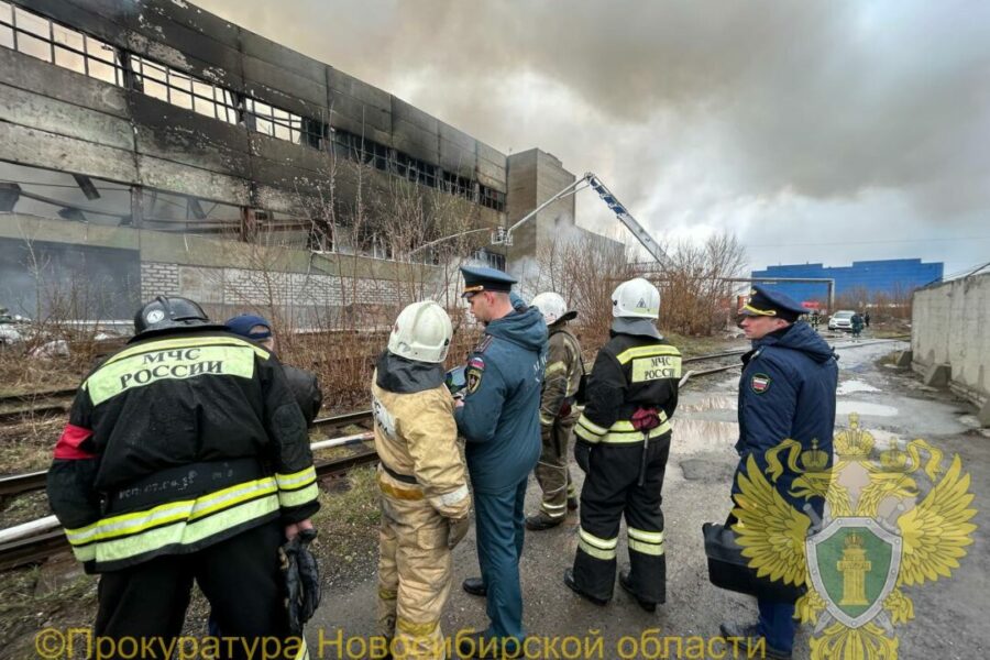 Прокуратура начала проверку из-за пожара на складе в Новосибирске