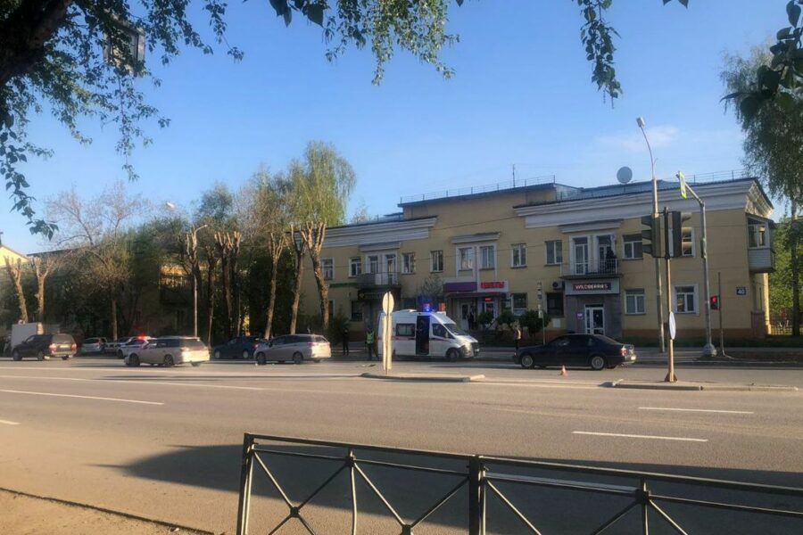 Водитель сбил женщину с 3-летним ребенком на «зебре» в Новосибирске