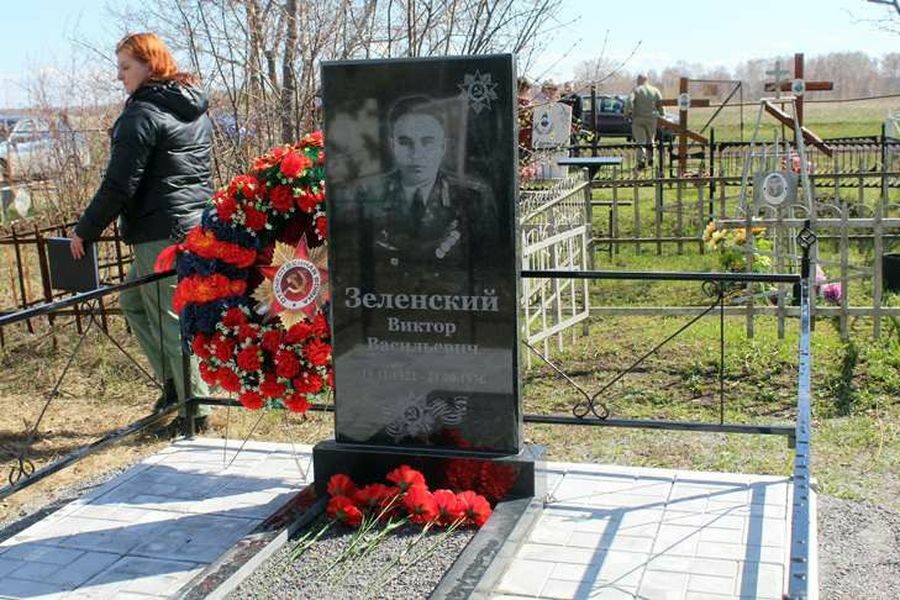 Памятник герою войны Зеленскому отреставрировали в селе под Новосибирском