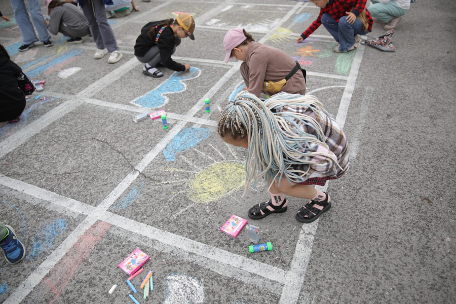 Детский праздник и 2 тысячи деревьев подарил «Сибантрацит» жителям Линево