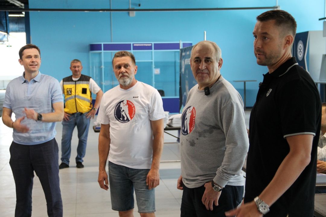 Звёзды хоккея отметили юбилей турнира «Золотая шайба» товарищеским матчем в Новосибирске