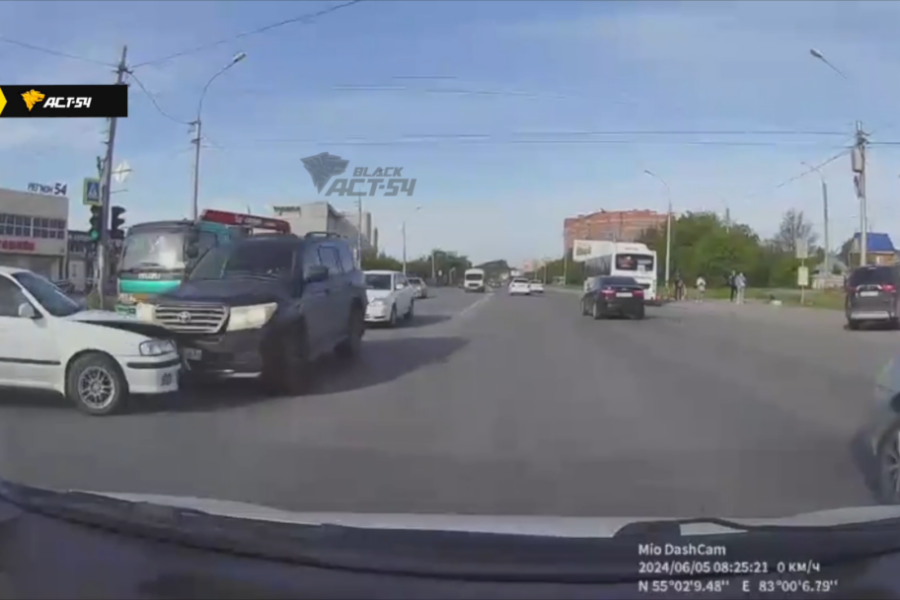 Три авто столкнулись в Новосибирске
