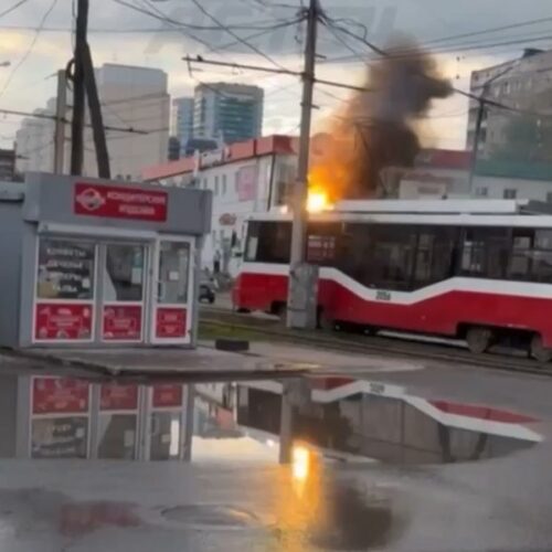 Трамвай № 15 с пассажирами загорелся в Новосибирске