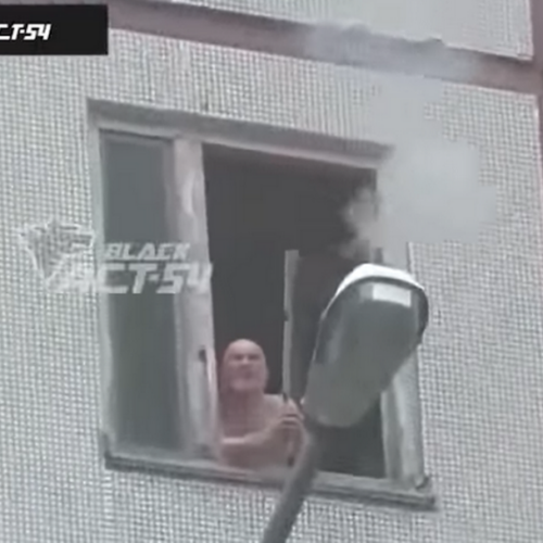 Мужчина обстрелял из фейерверка дом в Новосибирске