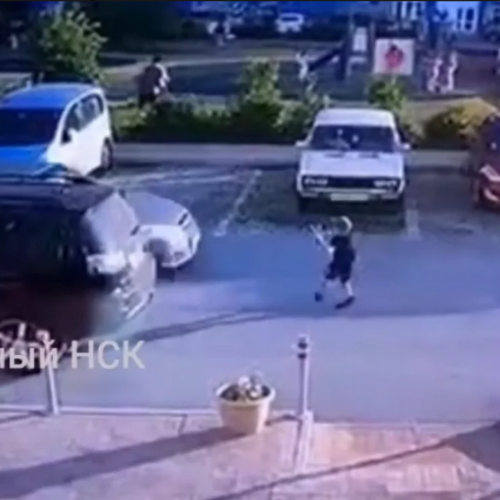 Водитель сбил 6-летнего ребенка во дворе дома Новосибирска