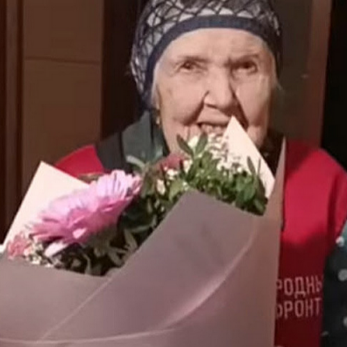 Шапочки для бойцов СВО связала 91-летняя пенсионерка из Новосибирска