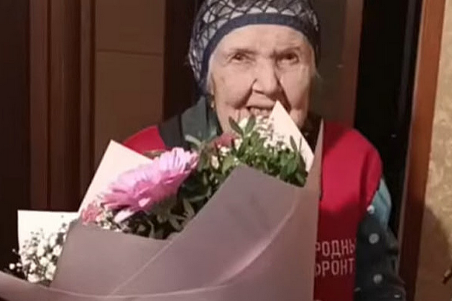 Шапочки для бойцов СВО связала 91-летняя пенсионерка из Новосибирска