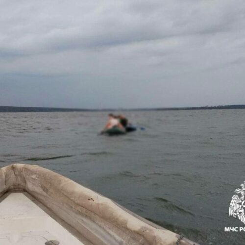 МЧС спасло туристов, оказавшихся во время шторма на Обском море в Новосибирске