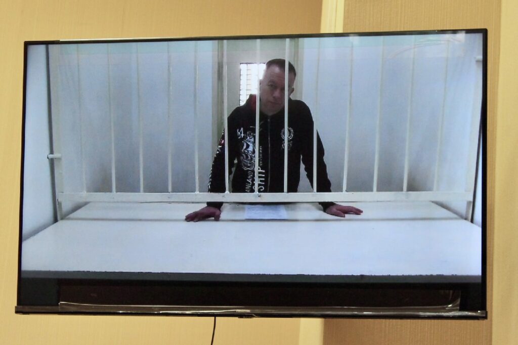 Суд оставил под стражей экс-начальника УЭБиПК МВД Новосибирска Владимира Вялкова