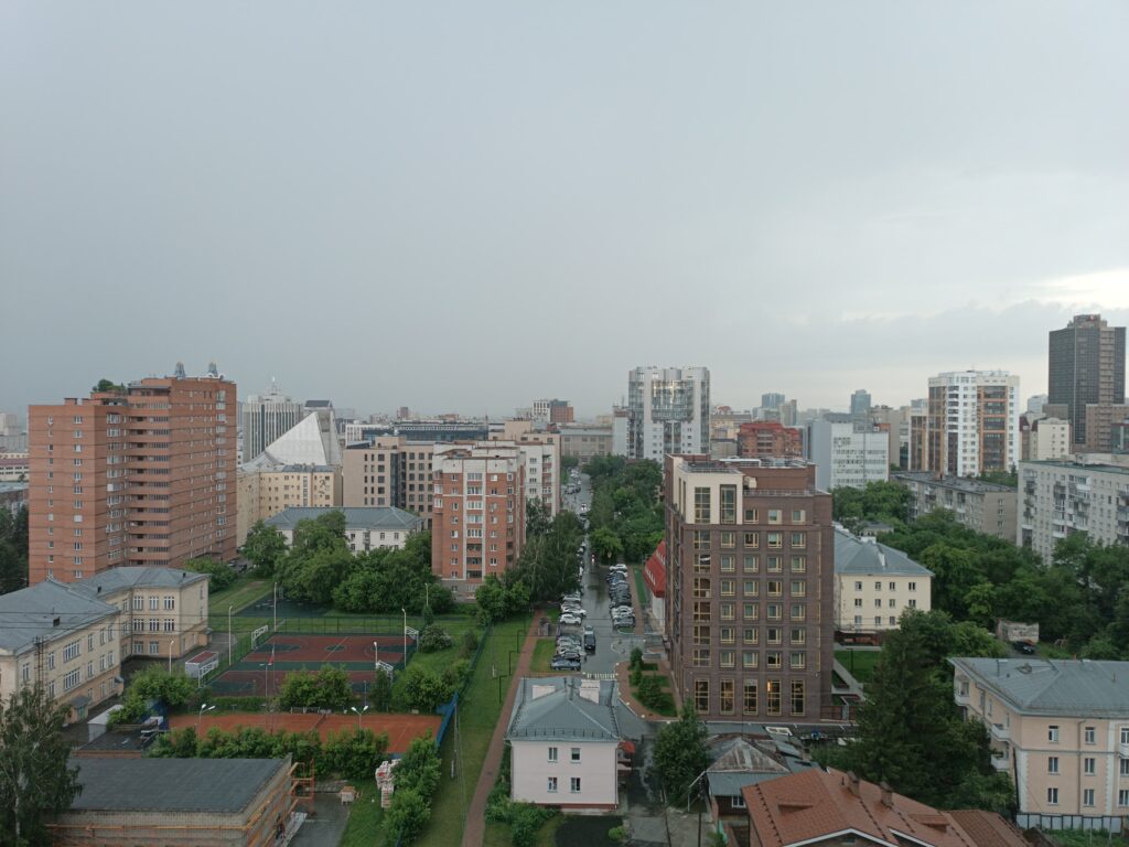 Ураган с дождем накрыл Новосибирск