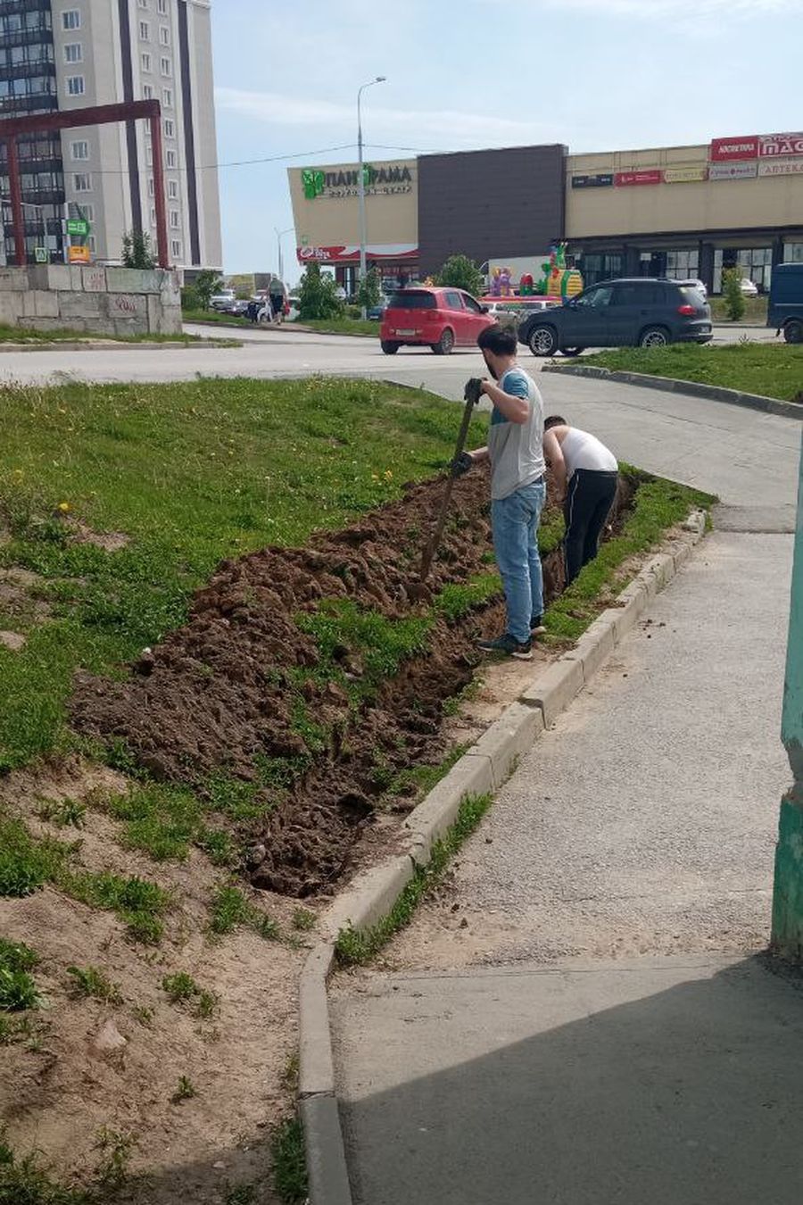 Новосибирцы требуют наказать мигранта-крота, который терроризирует жителей МЖК 