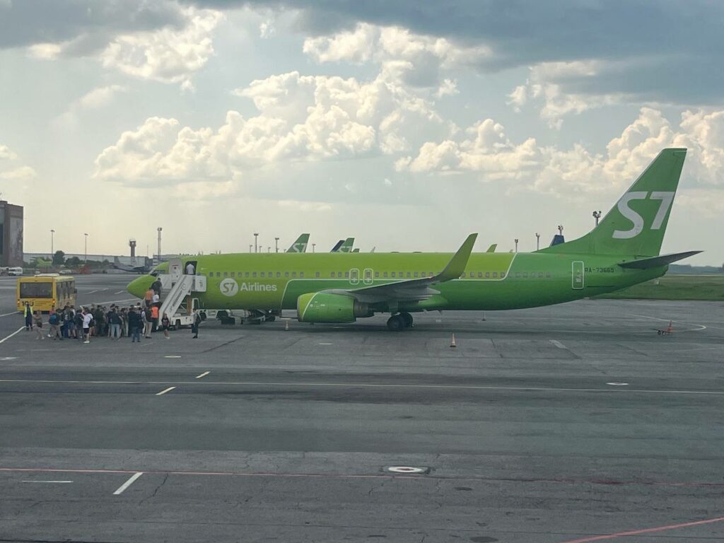 Прокуратура проверит качество питания на борту самолетов авиакомпании из Новосибирска