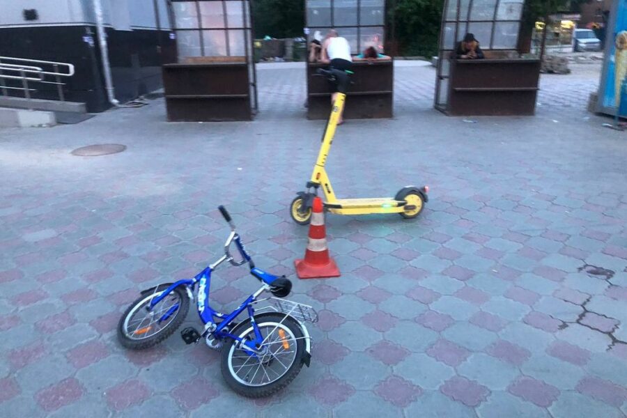Мальчик на велосипеде пострадал в ДТП с парнем на электросамокате в Новосибирске
