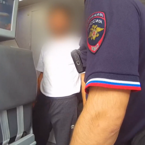 Пассажира рейса из Москвы задержали за курение на борту самолета в Новосибирске